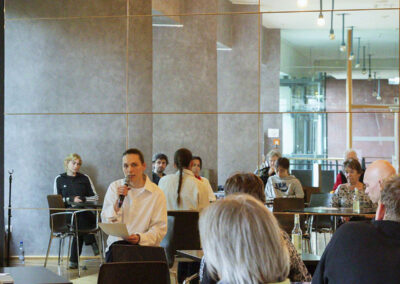 Tamara Goehringer Titel: i would rather be a plant (itai itai itai) Maße: ~ 10 minuten  Photo: Vlada Shcholkina